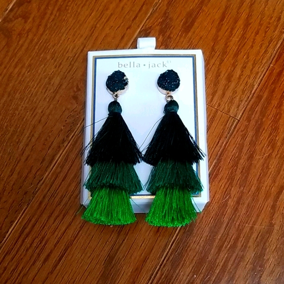Green Tassel Earrings NEW - Picture 2 of 5